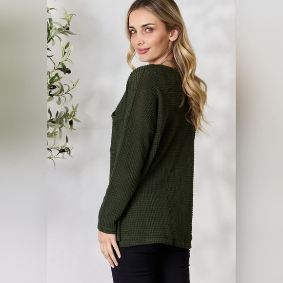 BiBi Designer Olive Notched Popcorn Waffle V-Neck Long Sleeve Top - Picture 5 of 7